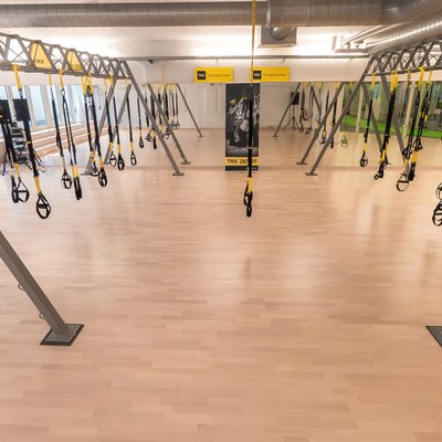 TRX im Fitnessstudio von Punch Fitness Essen