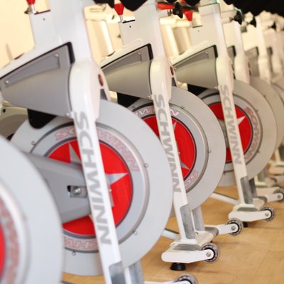 Cycling im Fitnessstudio von Punch Fitness Essen